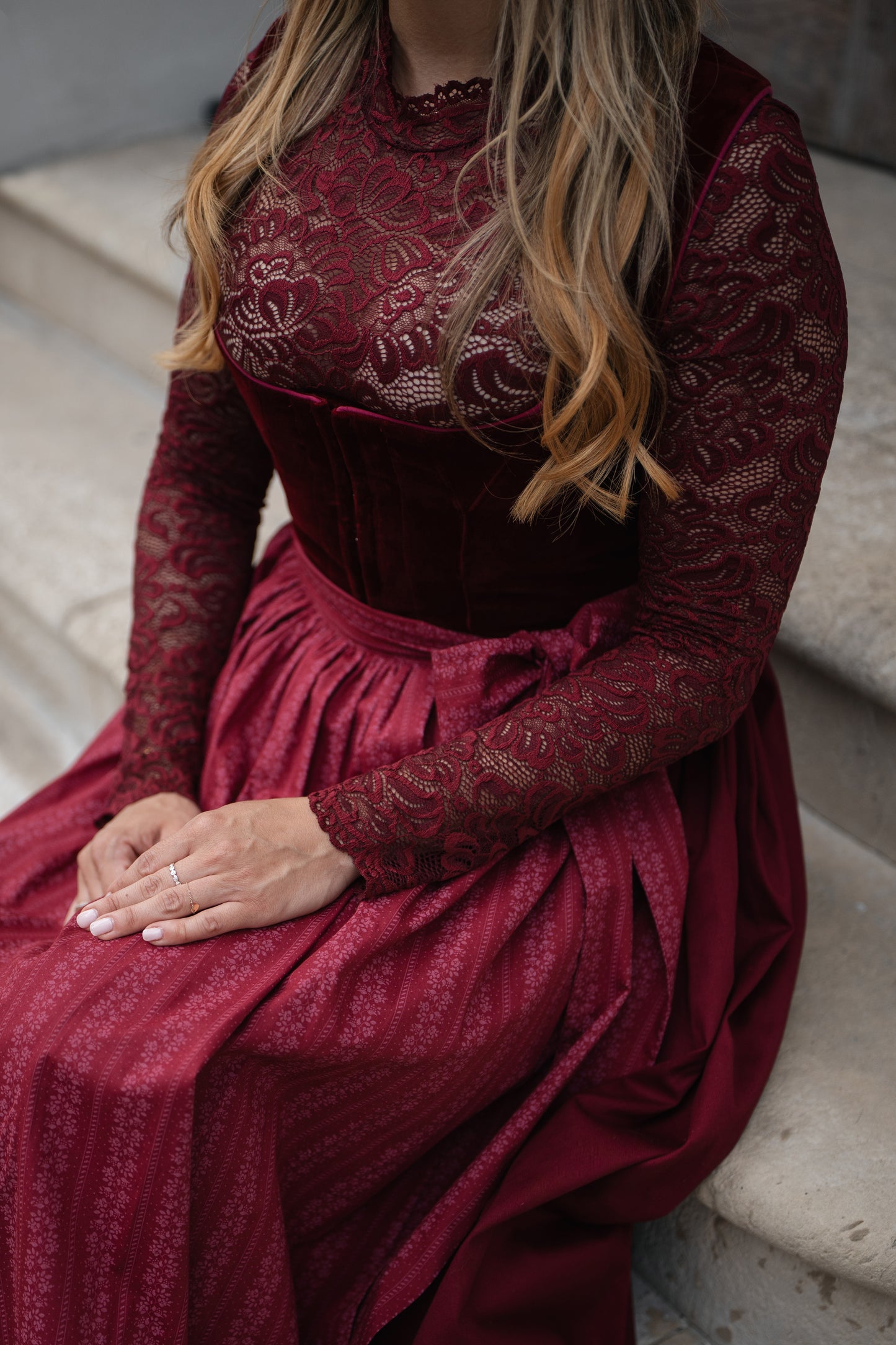 Dirndl Samt Bordeaux
