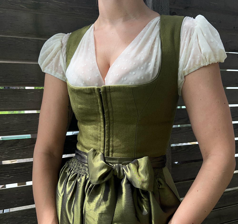 Dirndlbluse Elsa Punkte