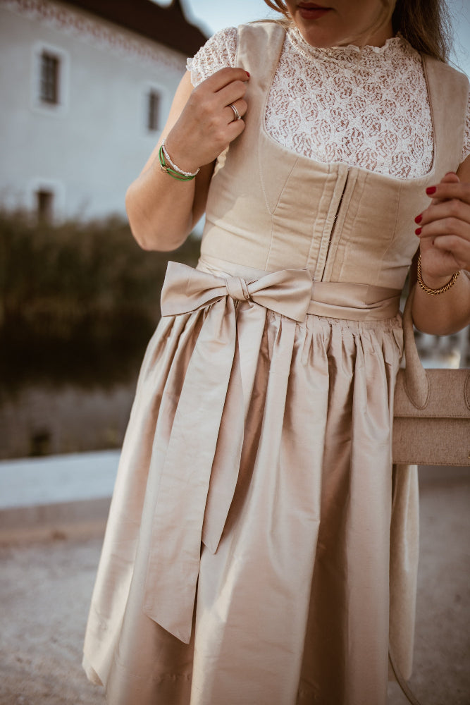 Dirndl Samt Leonie Ecrue Detail