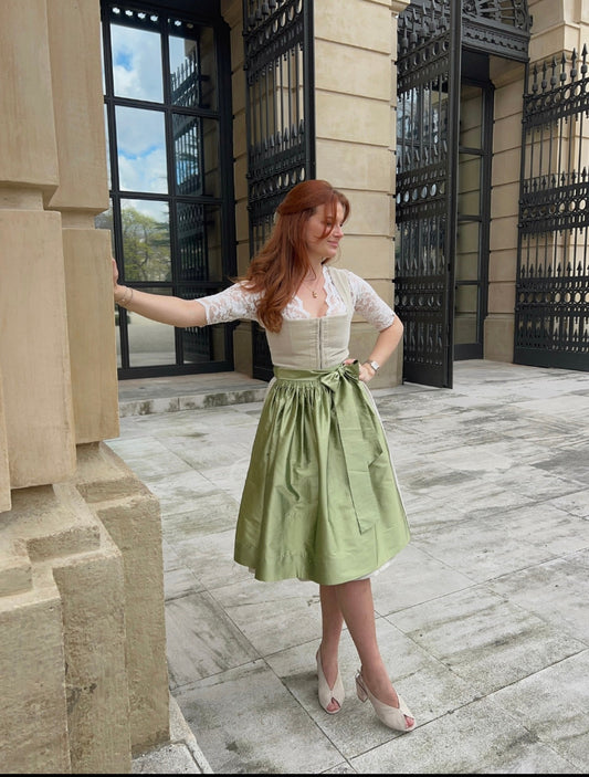 Samtdirndl Leonie
